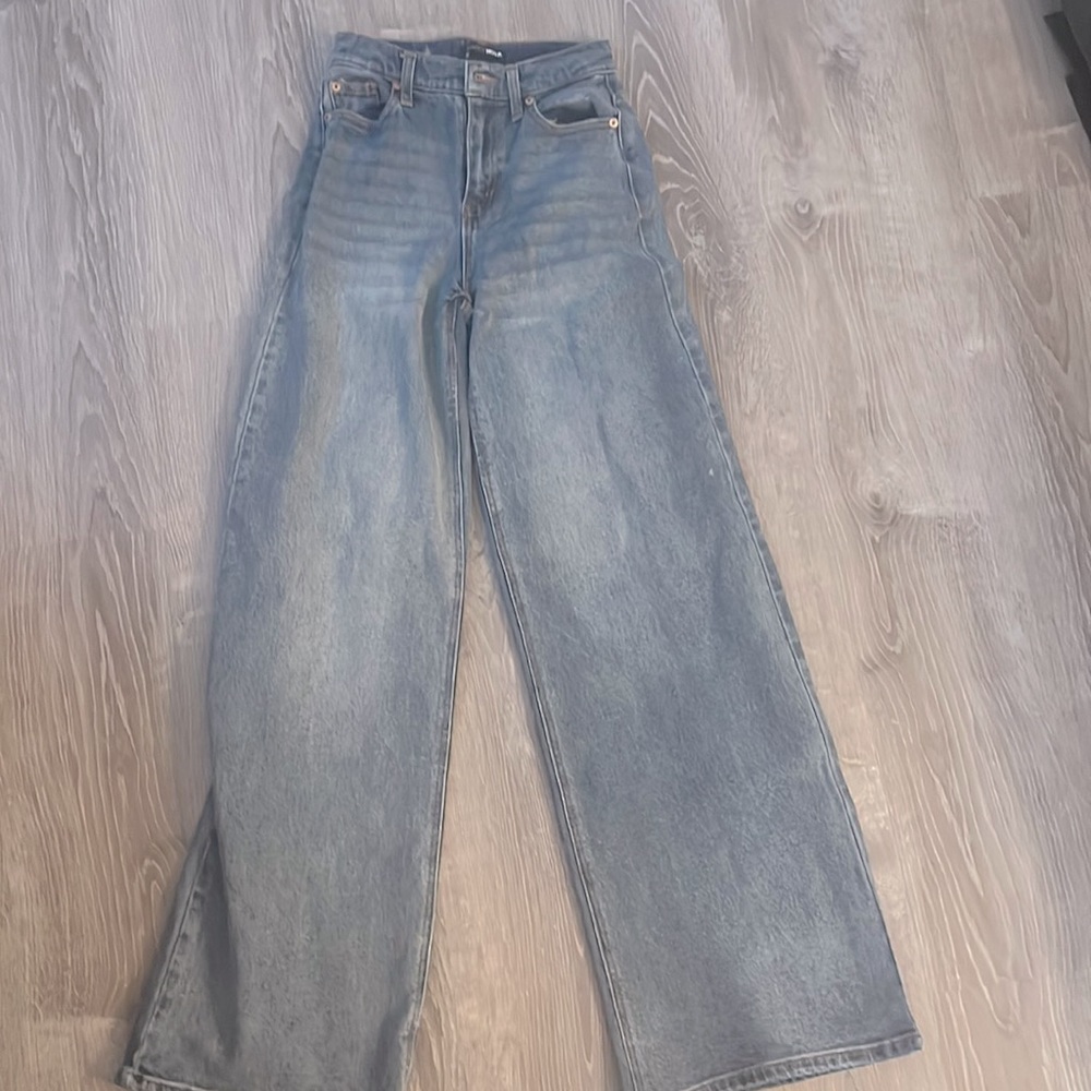 Woman’s fashion nova jeans
